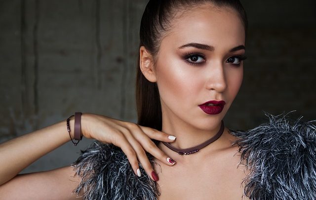 Técnicas para passar batom e valorizar os lábios