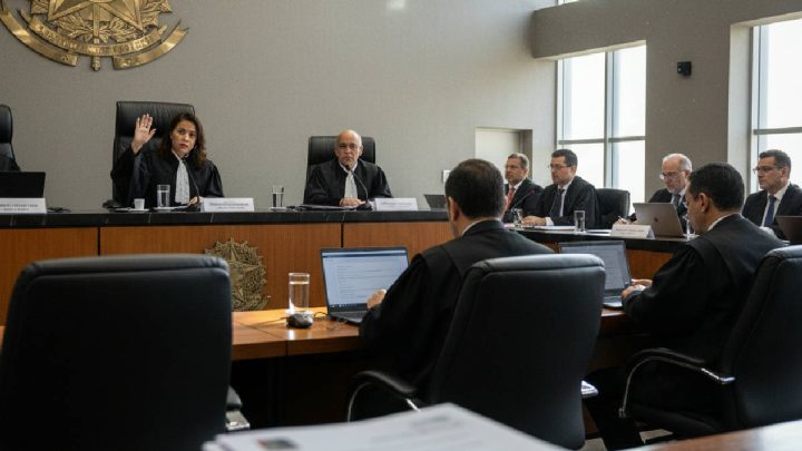 Chicana no TSE Suspende Análise Crucial Sobre Imagem de Bolsonaro em Campanhas Eleitorais